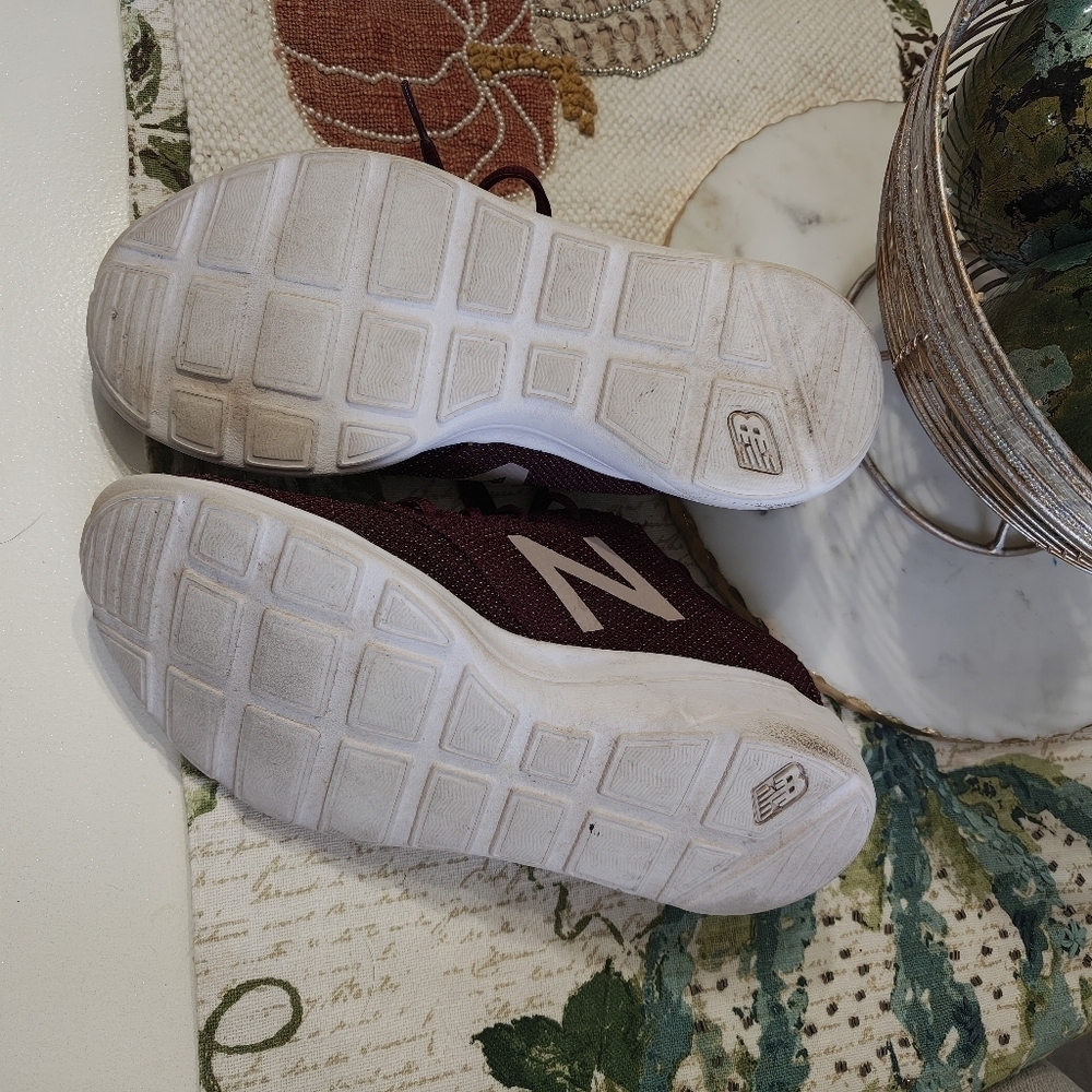 New Balance Women's Maroon Athletic Shoes 8 - Picture 7 of 8